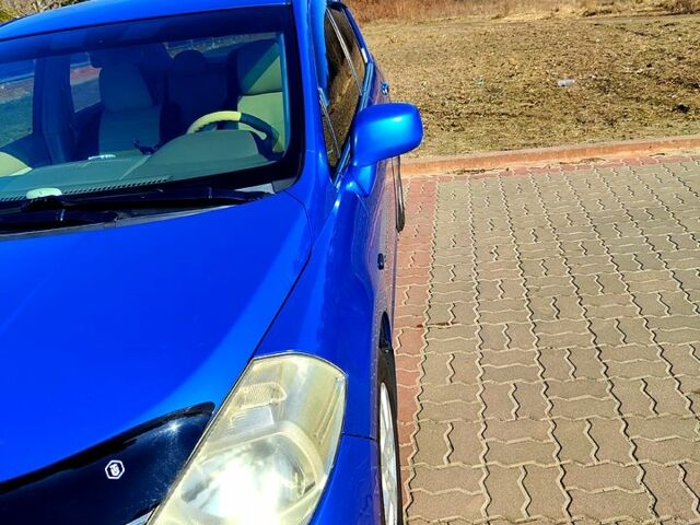 Синий Ниссан Тиида, объемом двигателя 1.8 л и пробегом 147 тыс. км за 4800 $, фото 2 на Automoto.ua
