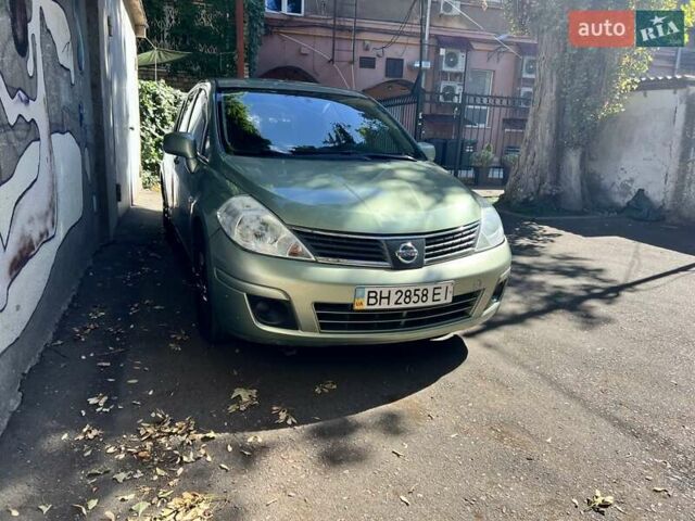 Зеленый Ниссан Тиида, объемом двигателя 1.6 л и пробегом 150 тыс. км за 4500 $, фото 2 на Automoto.ua