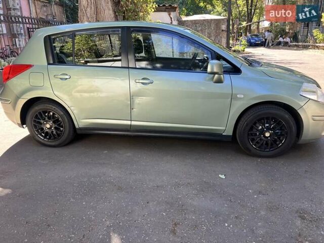 Зеленый Ниссан Тиида, объемом двигателя 1.6 л и пробегом 150 тыс. км за 4500 $, фото 9 на Automoto.ua