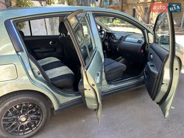 Зеленый Ниссан Тиида, объемом двигателя 1.6 л и пробегом 150 тыс. км за 4500 $, фото 10 на Automoto.ua