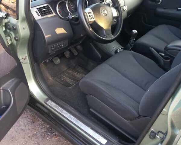 Зеленый Ниссан Тиида, объемом двигателя 1.8 л и пробегом 180 тыс. км за 4800 $, фото 1 на Automoto.ua