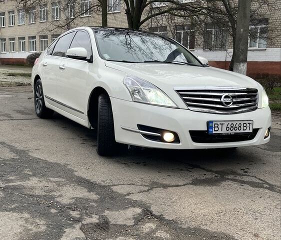 Белый Ниссан Теана, объемом двигателя 2.5 л и пробегом 239 тыс. км за 7700 $, фото 1 на Automoto.ua