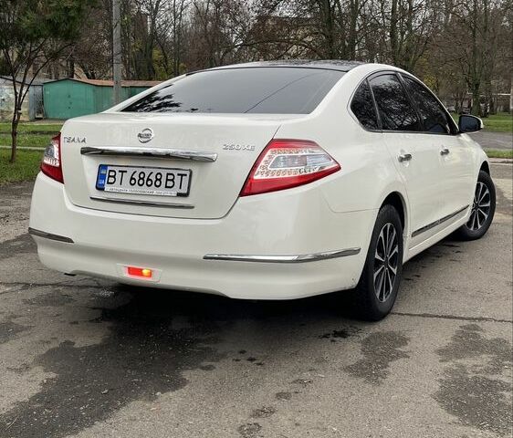 Белый Ниссан Теана, объемом двигателя 2.5 л и пробегом 239 тыс. км за 7700 $, фото 2 на Automoto.ua