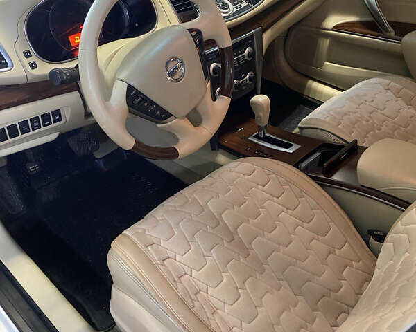 Белый Ниссан Теана, объемом двигателя 3.5 л и пробегом 263 тыс. км за 8000 $, фото 10 на Automoto.ua