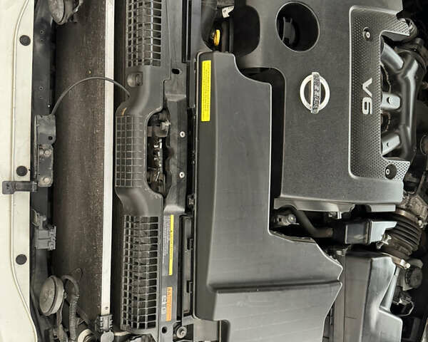 Білий Ніссан Теана, об'ємом двигуна 2.5 л та пробігом 108 тис. км за 9800 $, фото 16 на Automoto.ua