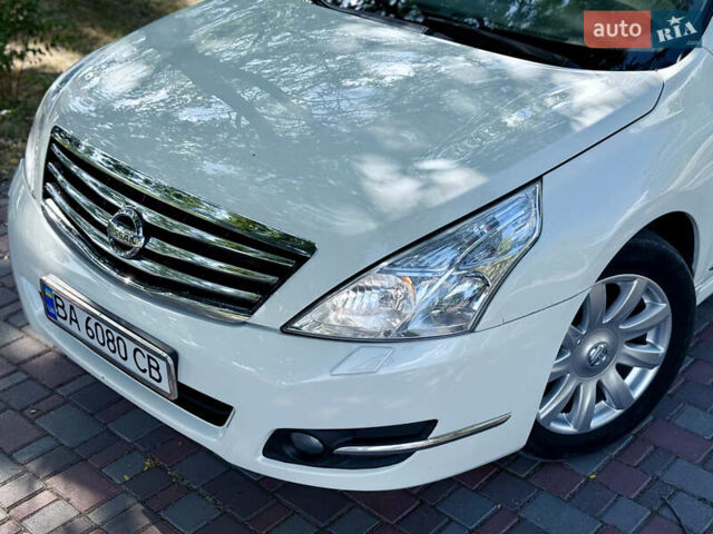 Белый Ниссан Теана, объемом двигателя 3.5 л и пробегом 225 тыс. км за 5650 $, фото 3 на Automoto.ua