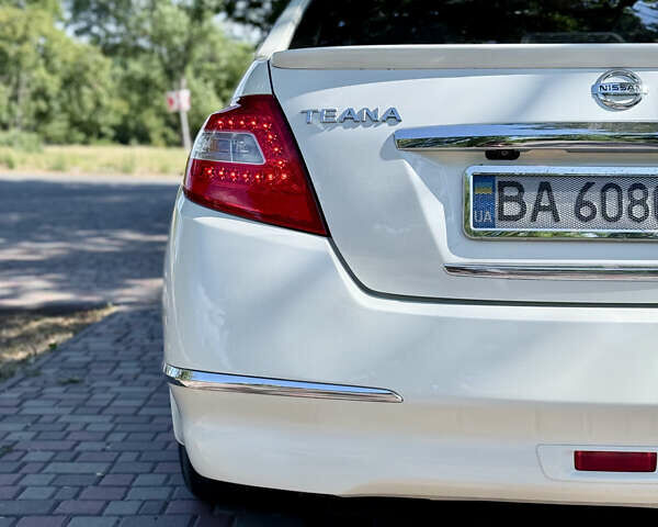 Белый Ниссан Теана, объемом двигателя 3.5 л и пробегом 225 тыс. км за 5650 $, фото 14 на Automoto.ua