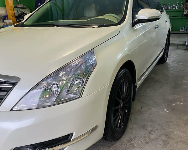 Белый Ниссан Теана, объемом двигателя 3.5 л и пробегом 263 тыс. км за 8000 $, фото 2 на Automoto.ua