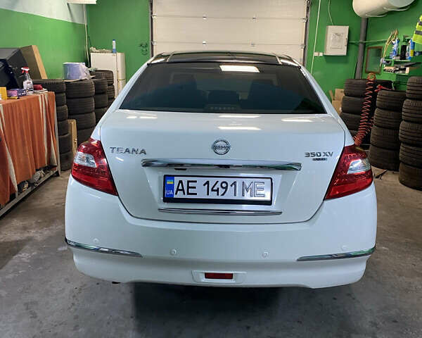 Белый Ниссан Теана, объемом двигателя 3.5 л и пробегом 263 тыс. км за 8000 $, фото 5 на Automoto.ua