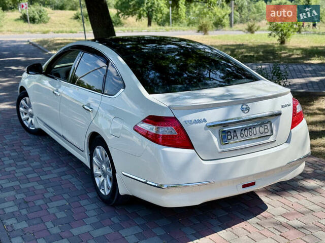 Белый Ниссан Теана, объемом двигателя 3.5 л и пробегом 225 тыс. км за 5650 $, фото 15 на Automoto.ua