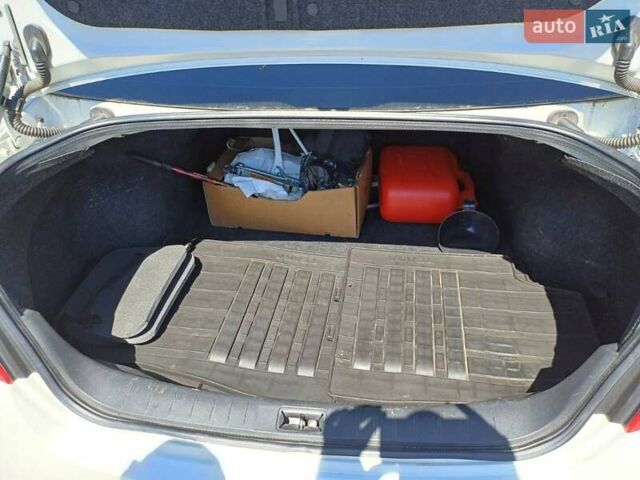 Белый Ниссан Теана, объемом двигателя 2.5 л и пробегом 331 тыс. км за 7500 $, фото 12 на Automoto.ua