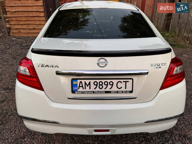 Білий Ніссан Теана, об'ємом двигуна 3.5 л та пробігом 272 тис. км за 8200 $, фото 3 на Automoto.ua