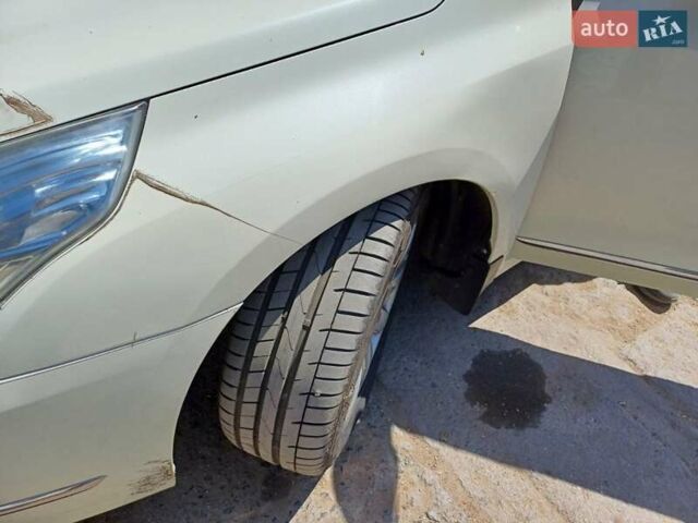 Белый Ниссан Теана, объемом двигателя 2.5 л и пробегом 331 тыс. км за 7500 $, фото 9 на Automoto.ua