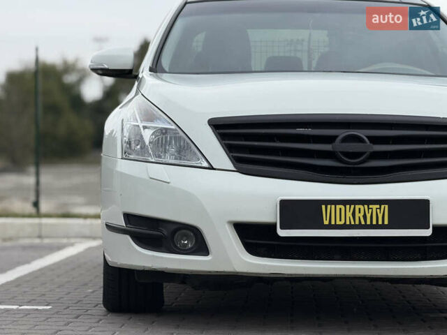 Білий Ніссан Теана, об'ємом двигуна 3.5 л та пробігом 207 тис. км за 7950 $, фото 5 на Automoto.ua