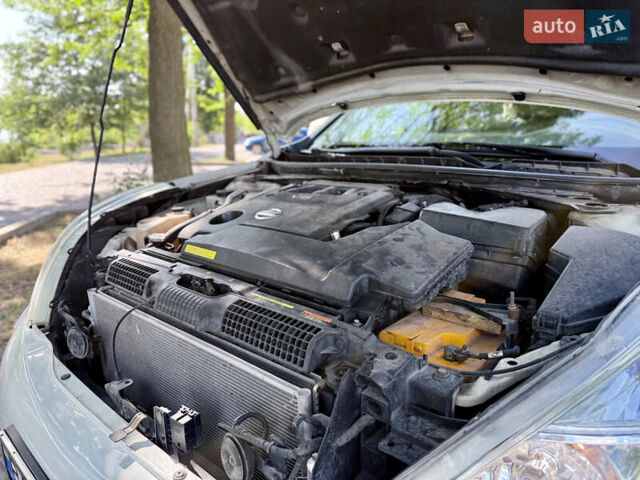 Белый Ниссан Теана, объемом двигателя 3.5 л и пробегом 225 тыс. км за 5650 $, фото 49 на Automoto.ua