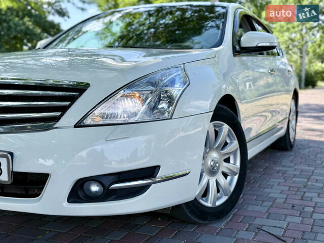 Белый Ниссан Теана, объемом двигателя 3.5 л и пробегом 225 тыс. км за 5650 $, фото 2 на Automoto.ua