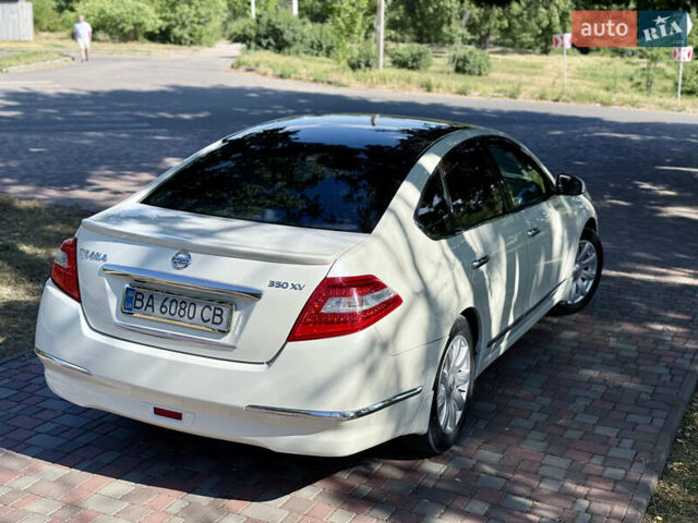 Белый Ниссан Теана, объемом двигателя 3.5 л и пробегом 225 тыс. км за 5650 $, фото 10 на Automoto.ua