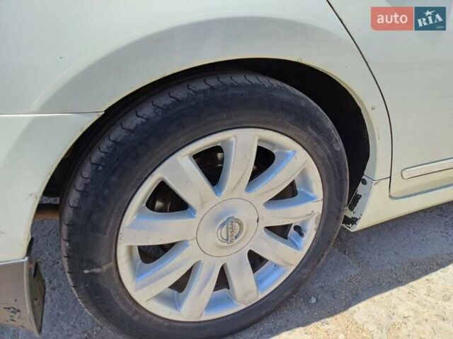 Белый Ниссан Теана, объемом двигателя 2.5 л и пробегом 331 тыс. км за 7500 $, фото 10 на Automoto.ua