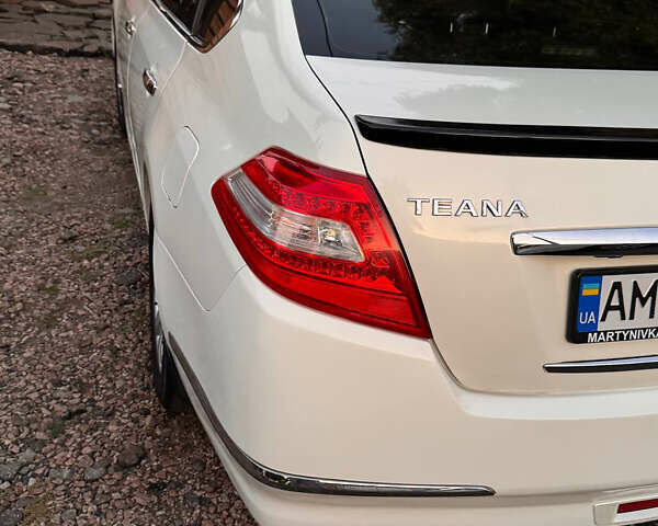 Білий Ніссан Теана, об'ємом двигуна 3.5 л та пробігом 272 тис. км за 8200 $, фото 1 на Automoto.ua