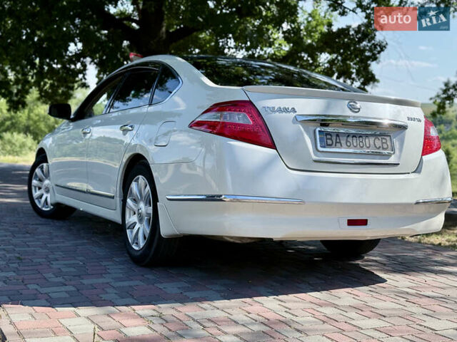 Белый Ниссан Теана, объемом двигателя 3.5 л и пробегом 225 тыс. км за 5650 $, фото 16 на Automoto.ua