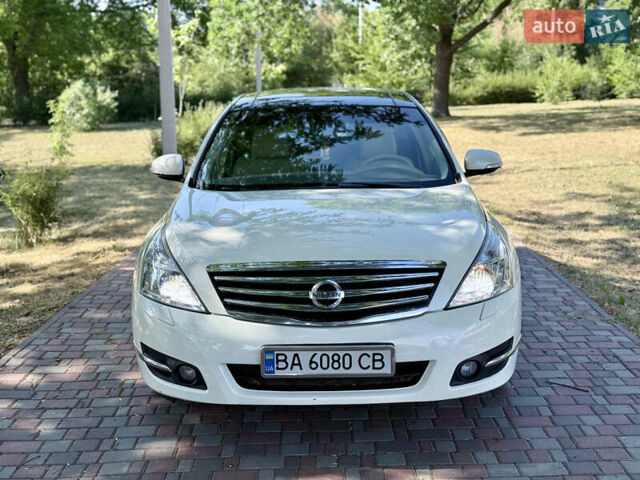 Белый Ниссан Теана, объемом двигателя 3.5 л и пробегом 225 тыс. км за 5650 $, фото 4 на Automoto.ua