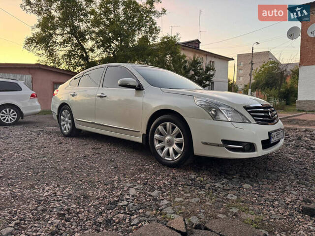 Білий Ніссан Теана, об'ємом двигуна 3.5 л та пробігом 272 тис. км за 8200 $, фото 13 на Automoto.ua
