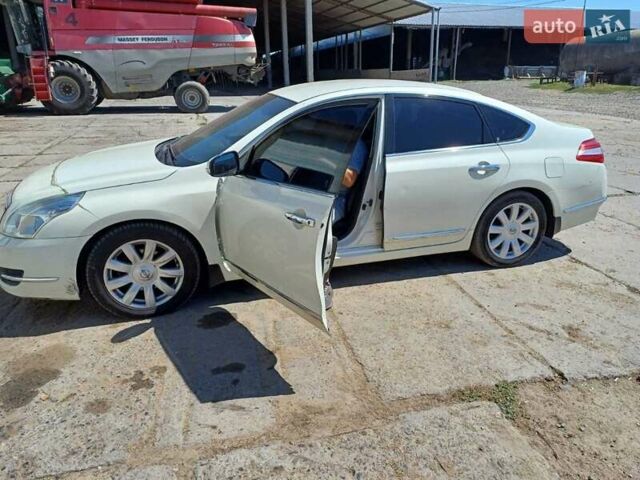 Белый Ниссан Теана, объемом двигателя 2.5 л и пробегом 331 тыс. км за 7500 $, фото 4 на Automoto.ua