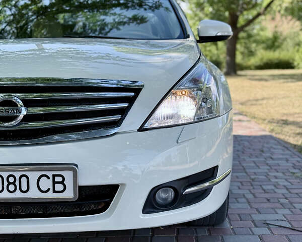 Белый Ниссан Теана, объемом двигателя 3.5 л и пробегом 225 тыс. км за 5650 $, фото 5 на Automoto.ua