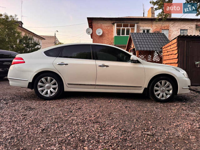 Білий Ніссан Теана, об'ємом двигуна 3.5 л та пробігом 272 тис. км за 8200 $, фото 15 на Automoto.ua