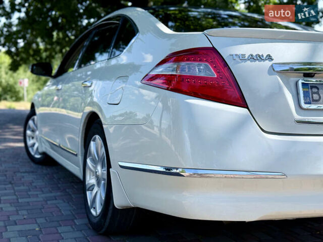 Белый Ниссан Теана, объемом двигателя 3.5 л и пробегом 225 тыс. км за 5650 $, фото 17 на Automoto.ua