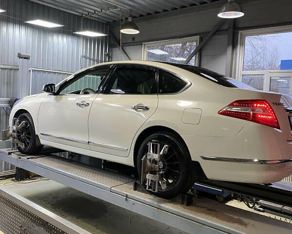 Белый Ниссан Теана, объемом двигателя 3.5 л и пробегом 263 тыс. км за 8000 $, фото 7 на Automoto.ua