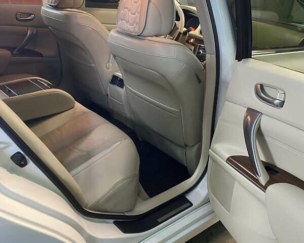 Белый Ниссан Теана, объемом двигателя 3.5 л и пробегом 263 тыс. км за 8000 $, фото 12 на Automoto.ua