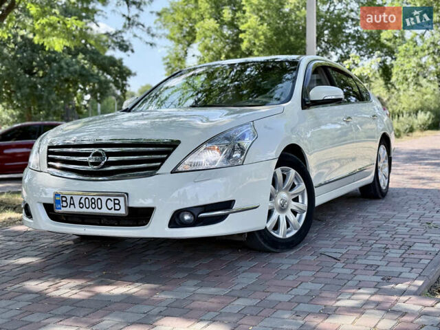 Белый Ниссан Теана, объемом двигателя 3.5 л и пробегом 225 тыс. км за 5650 $, фото 1 на Automoto.ua