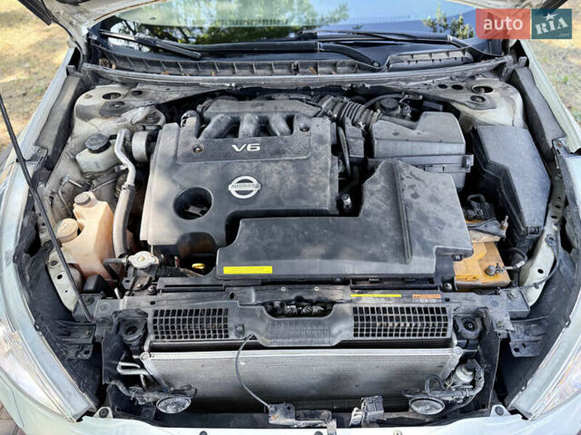 Белый Ниссан Теана, объемом двигателя 3.5 л и пробегом 225 тыс. км за 5650 $, фото 48 на Automoto.ua