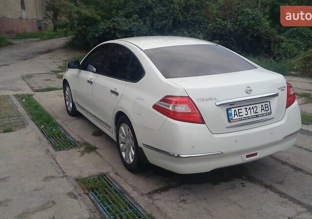 Белый Ниссан Теана, объемом двигателя 3.5 л и пробегом 112 тыс. км за 11200 $, фото 1 на Automoto.ua