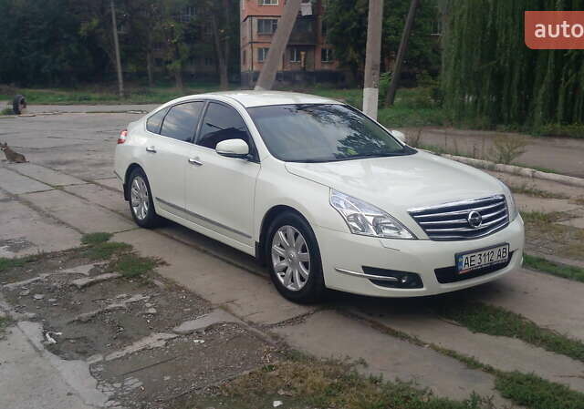 Белый Ниссан Теана, объемом двигателя 3.5 л и пробегом 112 тыс. км за 11200 $, фото 7 на Automoto.ua