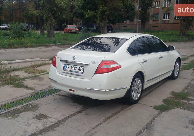 Белый Ниссан Теана, объемом двигателя 3.5 л и пробегом 112 тыс. км за 11200 $, фото 2 на Automoto.ua
