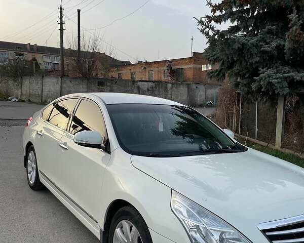 Белый Ниссан Теана, объемом двигателя 2.5 л и пробегом 150 тыс. км за 10000 $, фото 21 на Automoto.ua