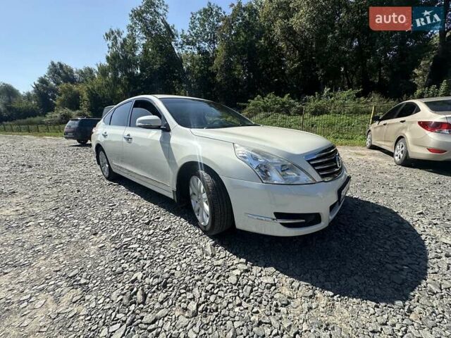 Белый Ниссан Теана, объемом двигателя 2.5 л и пробегом 150 тыс. км за 10000 $, фото 5 на Automoto.ua