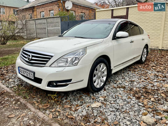 Белый Ниссан Теана, объемом двигателя 2.5 л и пробегом 240 тыс. км за 8499 $, фото 8 на Automoto.ua