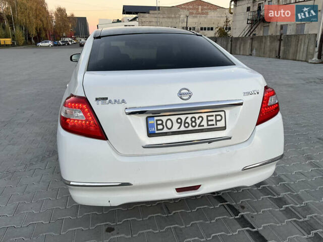 Белый Ниссан Теана, объемом двигателя 2.5 л и пробегом 260 тыс. км за 6000 $, фото 17 на Automoto.ua