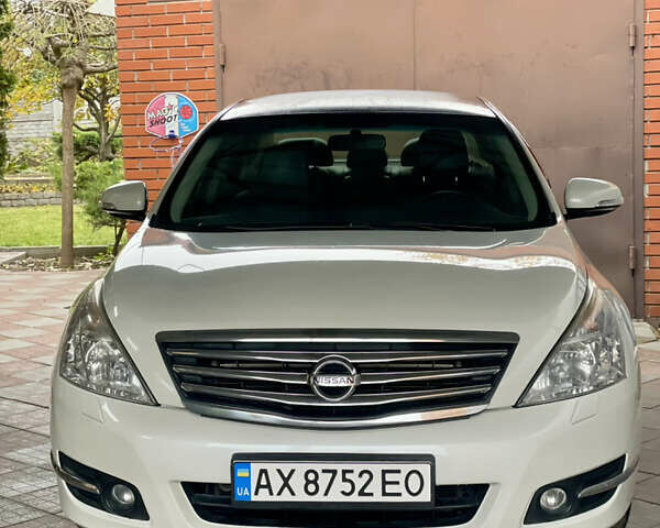 Белый Ниссан Теана, объемом двигателя 2.5 л и пробегом 240 тыс. км за 8499 $, фото 26 на Automoto.ua