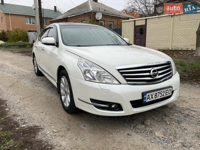 Белый Ниссан Теана, объемом двигателя 2.5 л и пробегом 240 тыс. км за 8499 $, фото 3 на Automoto.ua