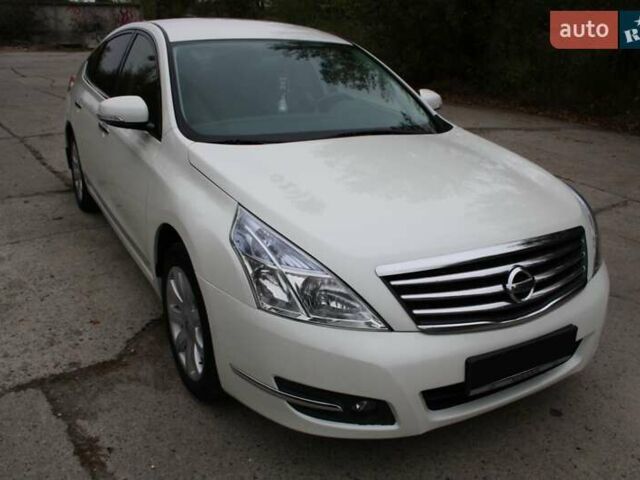 Белый Ниссан Теана, объемом двигателя 2.5 л и пробегом 198 тыс. км за 7999 $, фото 1 на Automoto.ua