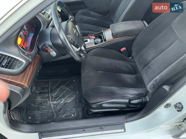 Белый Ниссан Теана, объемом двигателя 2.5 л и пробегом 260 тыс. км за 6000 $, фото 8 на Automoto.ua