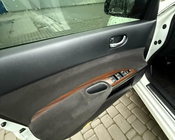 Белый Ниссан Теана, объемом двигателя 0 л и пробегом 178 тыс. км за 8500 $, фото 14 на Automoto.ua