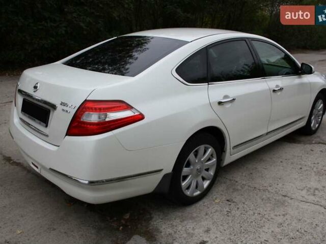 Белый Ниссан Теана, объемом двигателя 2.5 л и пробегом 198 тыс. км за 7999 $, фото 6 на Automoto.ua