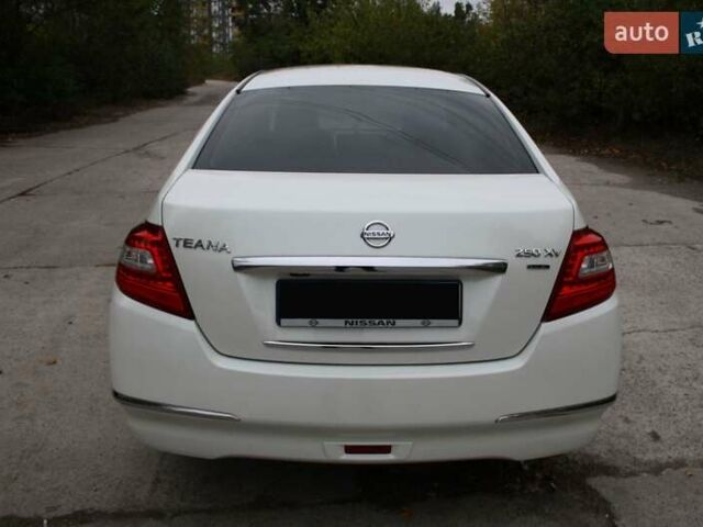 Белый Ниссан Теана, объемом двигателя 2.5 л и пробегом 198 тыс. км за 7999 $, фото 7 на Automoto.ua