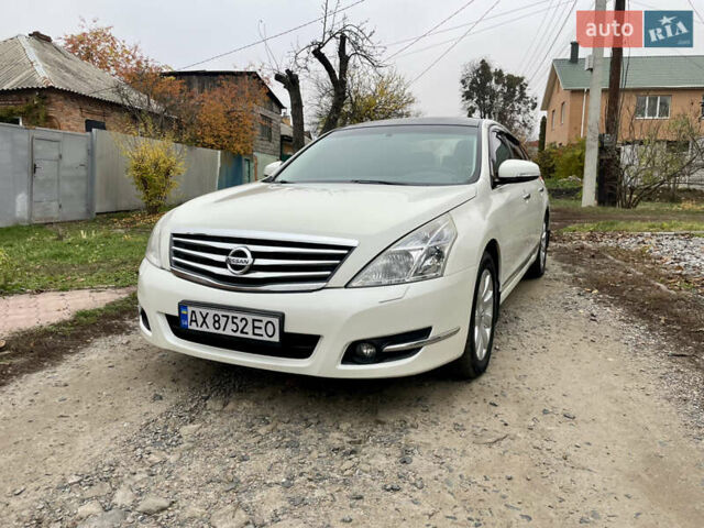 Белый Ниссан Теана, объемом двигателя 2.5 л и пробегом 240 тыс. км за 8499 $, фото 1 на Automoto.ua