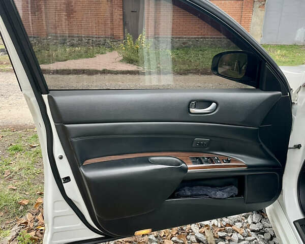 Белый Ниссан Теана, объемом двигателя 2.5 л и пробегом 240 тыс. км за 8499 $, фото 16 на Automoto.ua